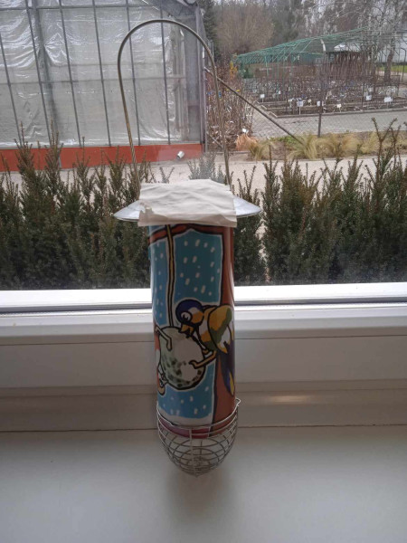 Kovinska ptičja hišica