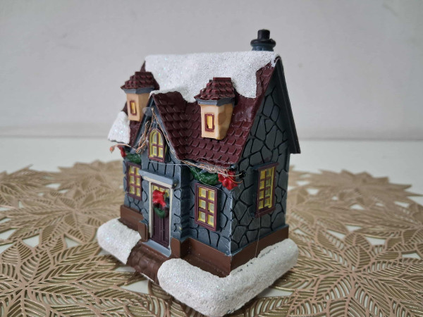 Božična svetleča hišica